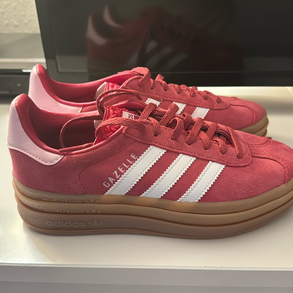 Adidas Gazelle pink gum size 5.5 women’s